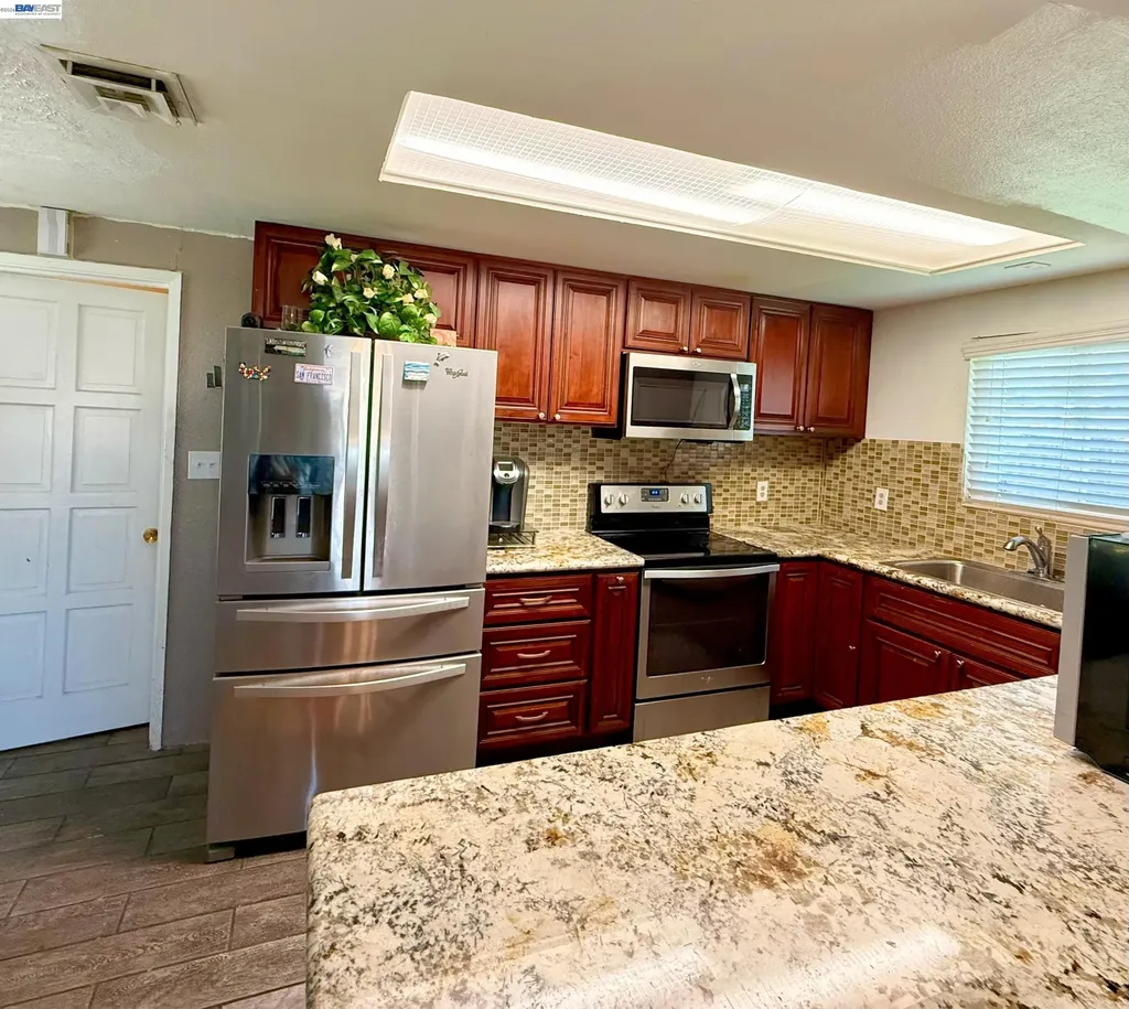 3912 San Juan Avenue Pittsburg CA 94565