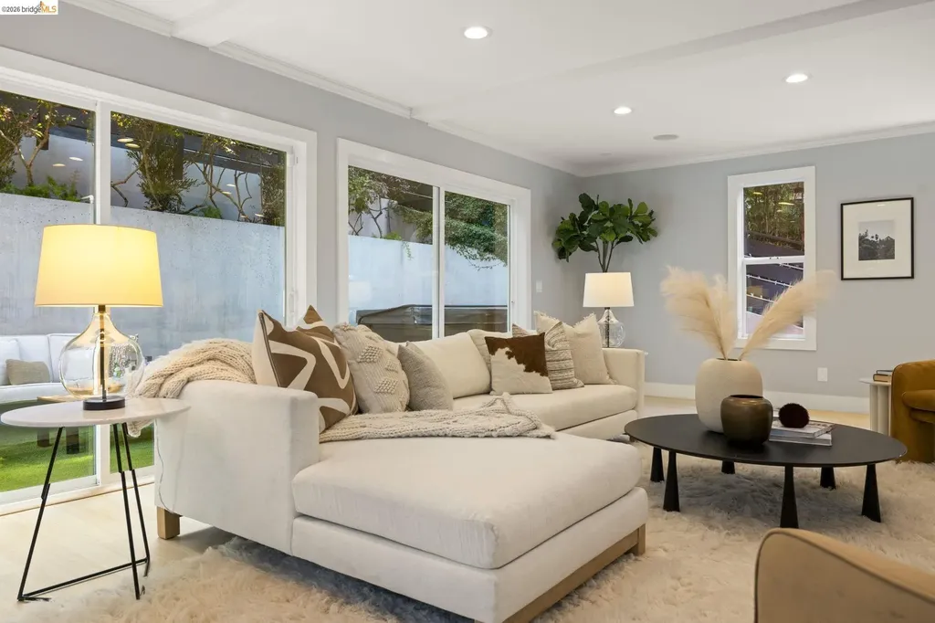 683 Mandana Boulevard Oakland CA 94610