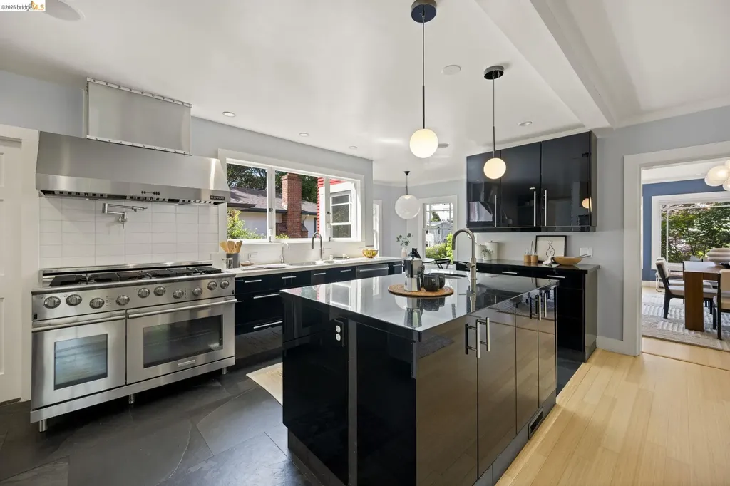 683 Mandana Boulevard Oakland CA 94610
