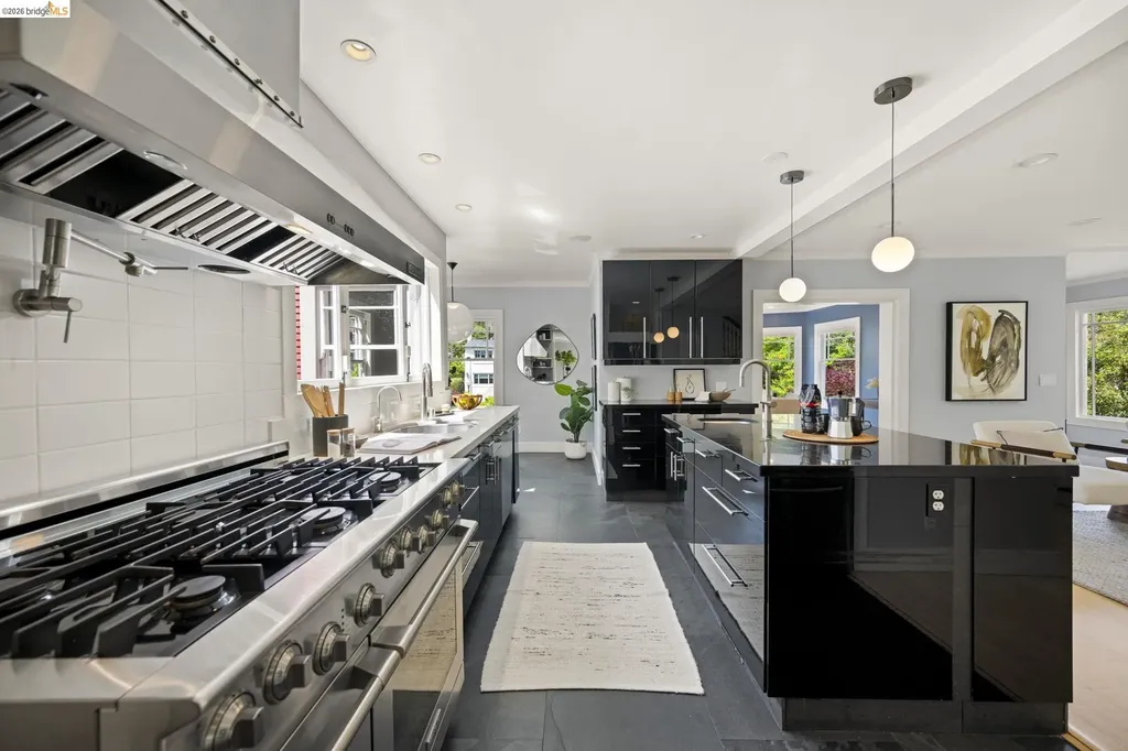 683 Mandana Boulevard Oakland CA 94610