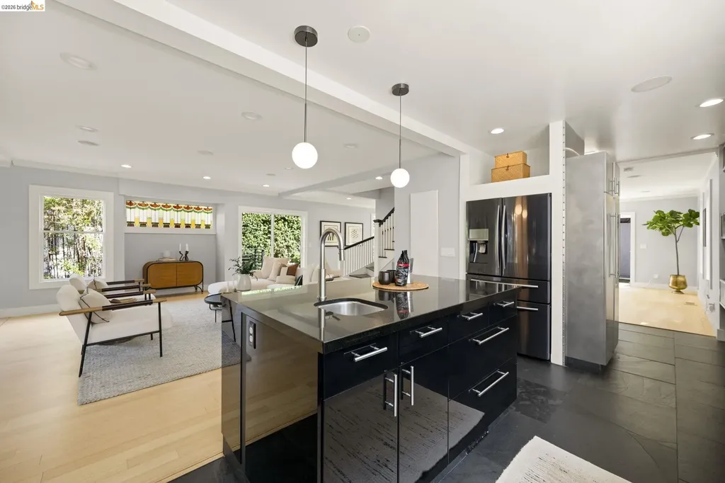 683 Mandana Boulevard Oakland CA 94610