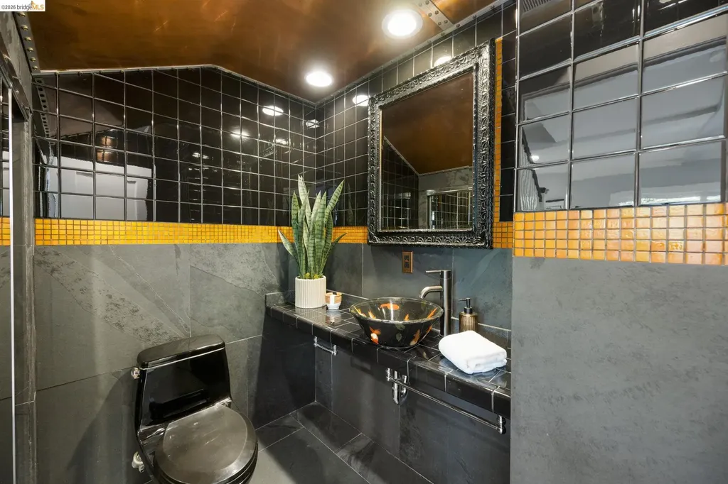 683 Mandana Boulevard Oakland CA 94610