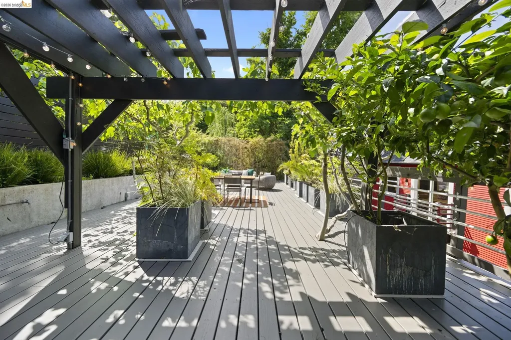 683 Mandana Boulevard Oakland CA 94610