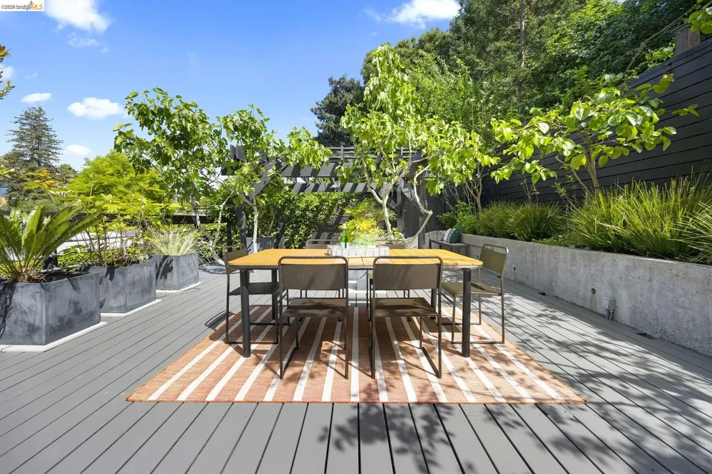 683 Mandana Boulevard Oakland CA 94610