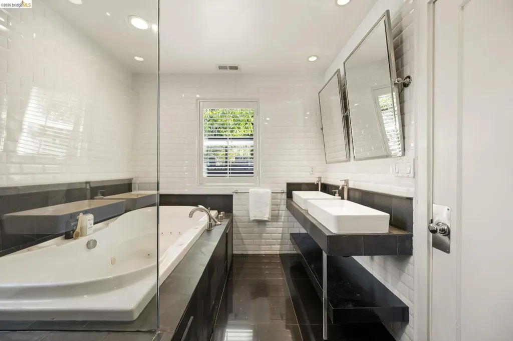 683 Mandana Boulevard Oakland CA 94610