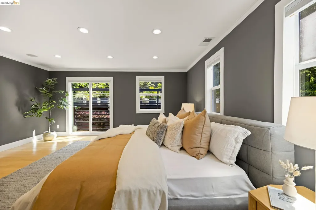 683 Mandana Boulevard Oakland CA 94610