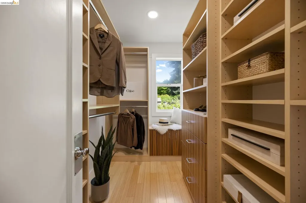 683 Mandana Boulevard Oakland CA 94610