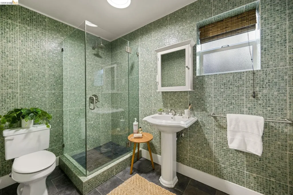 683 Mandana Boulevard Oakland CA 94610