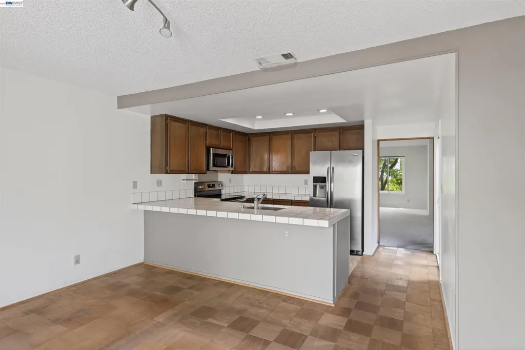 202 Baywood Road Alameda CA 94502