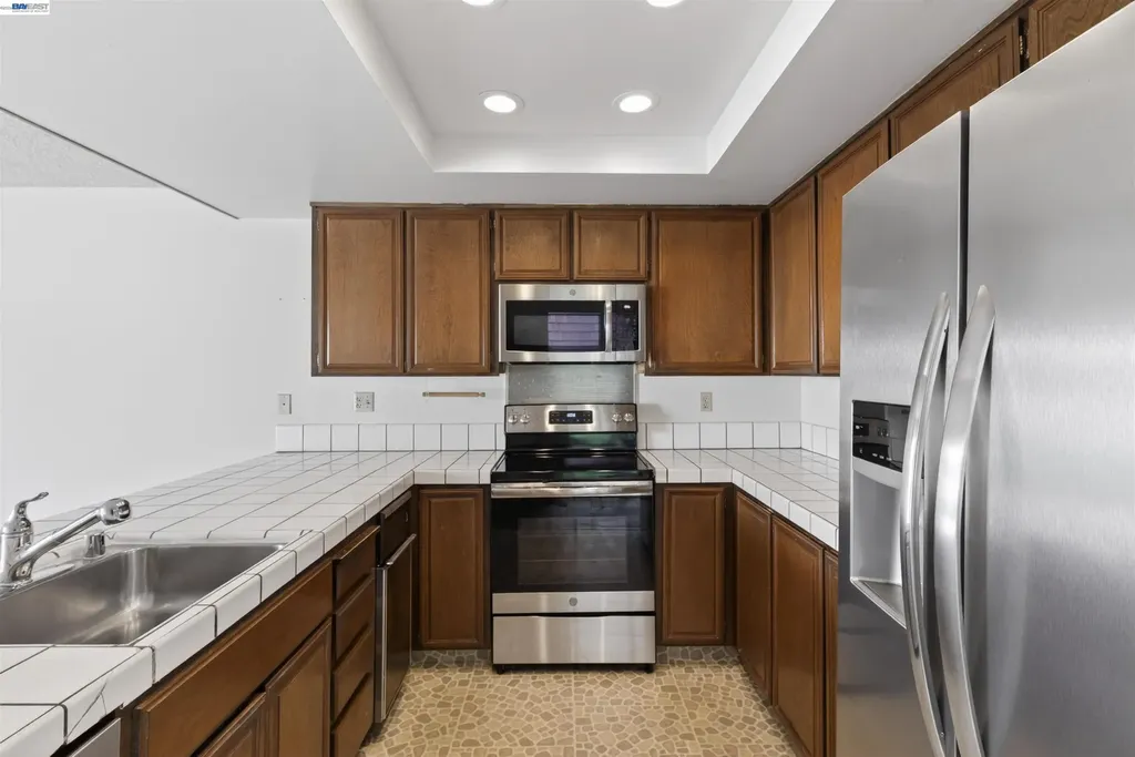 202 Baywood Road Alameda CA 94502