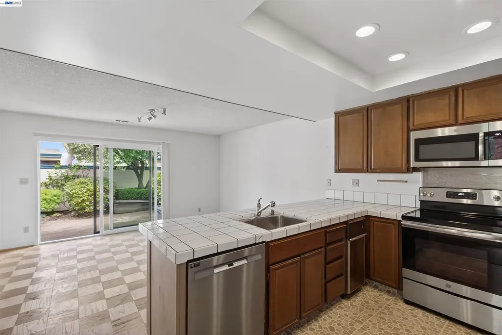 202 Baywood Road Alameda CA 94502
