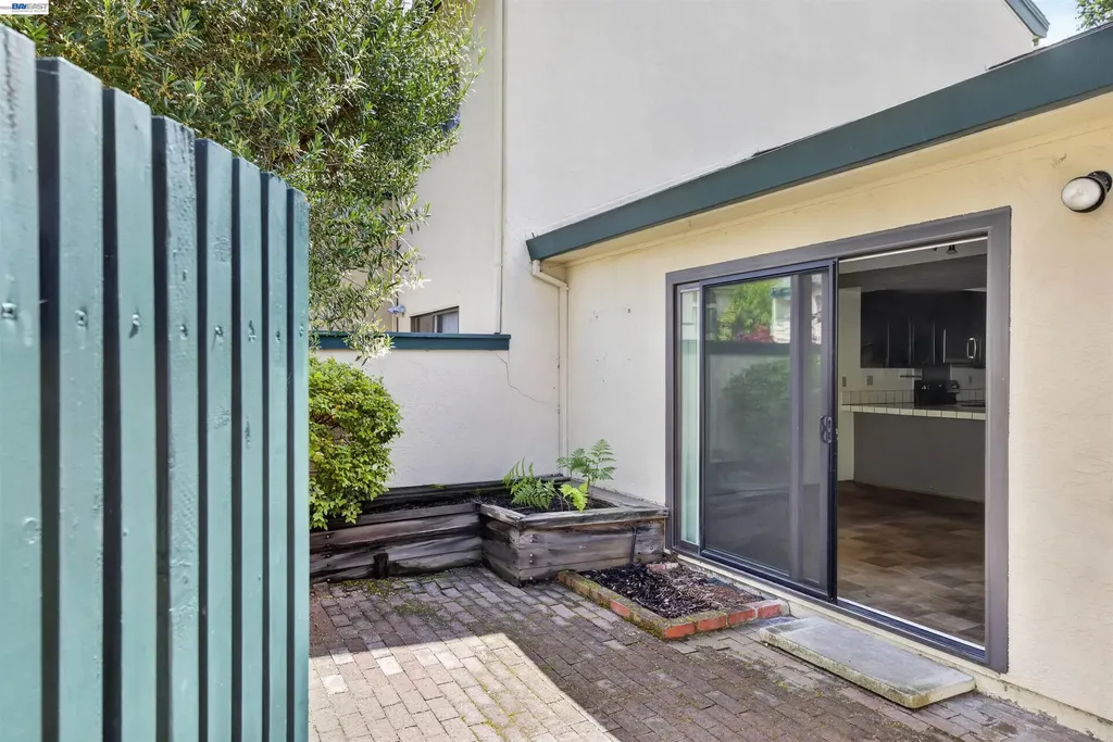 202 Baywood Road Alameda CA 94502