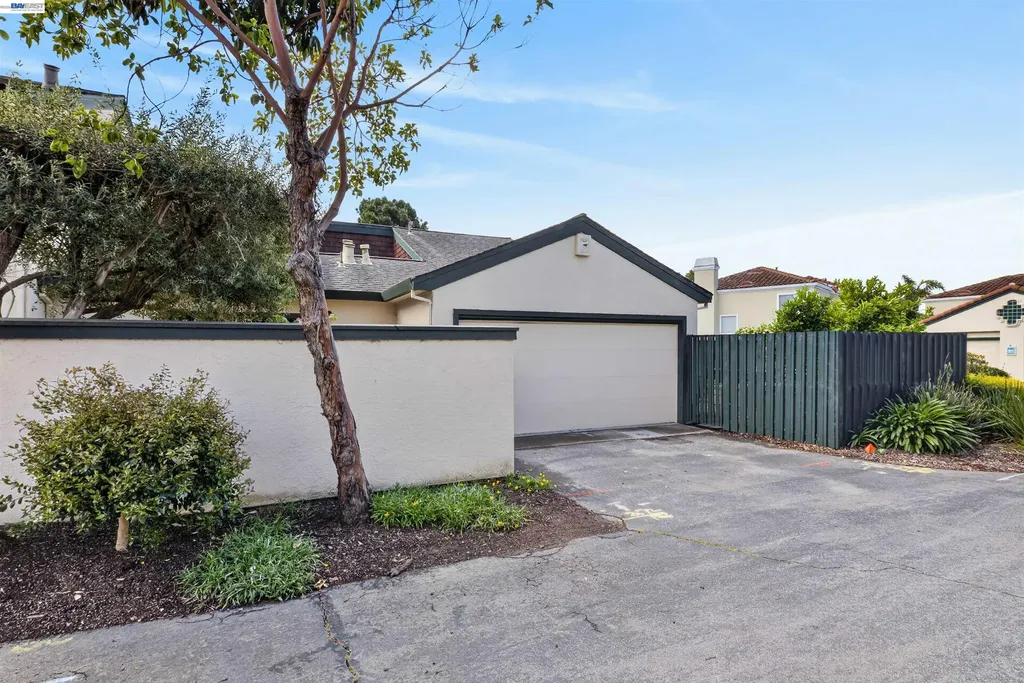 202 Baywood Road Alameda CA 94502