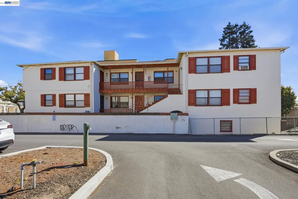 712 Santa Clara Avenue Alameda CA 94501