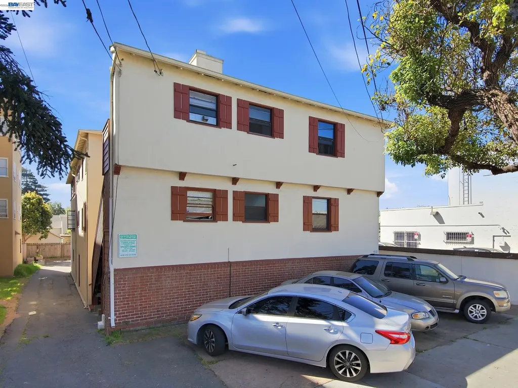712 Santa Clara Avenue Alameda CA 94501