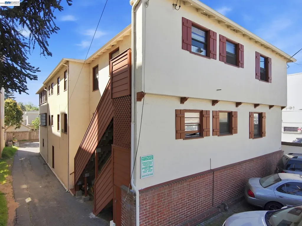 712 Santa Clara Avenue Alameda CA 94501