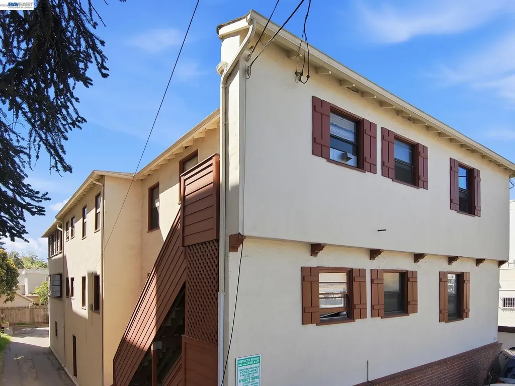 712 Santa Clara Avenue Alameda CA 94501