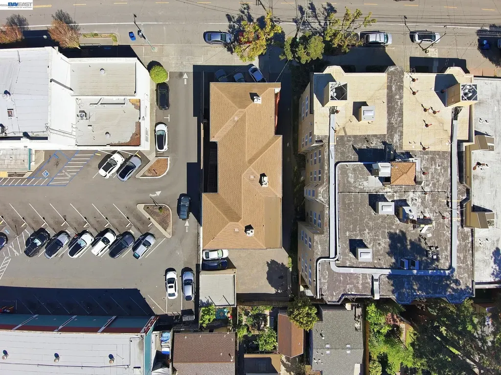 712 Santa Clara Avenue Alameda CA 94501