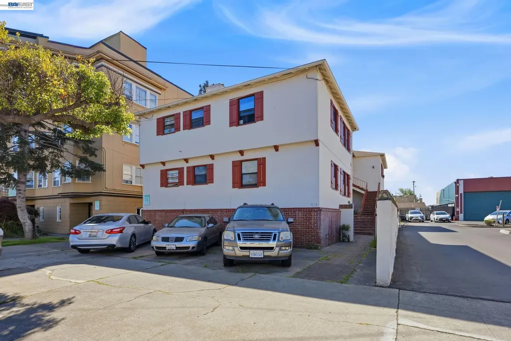 712 Santa Clara Avenue Alameda CA 94501