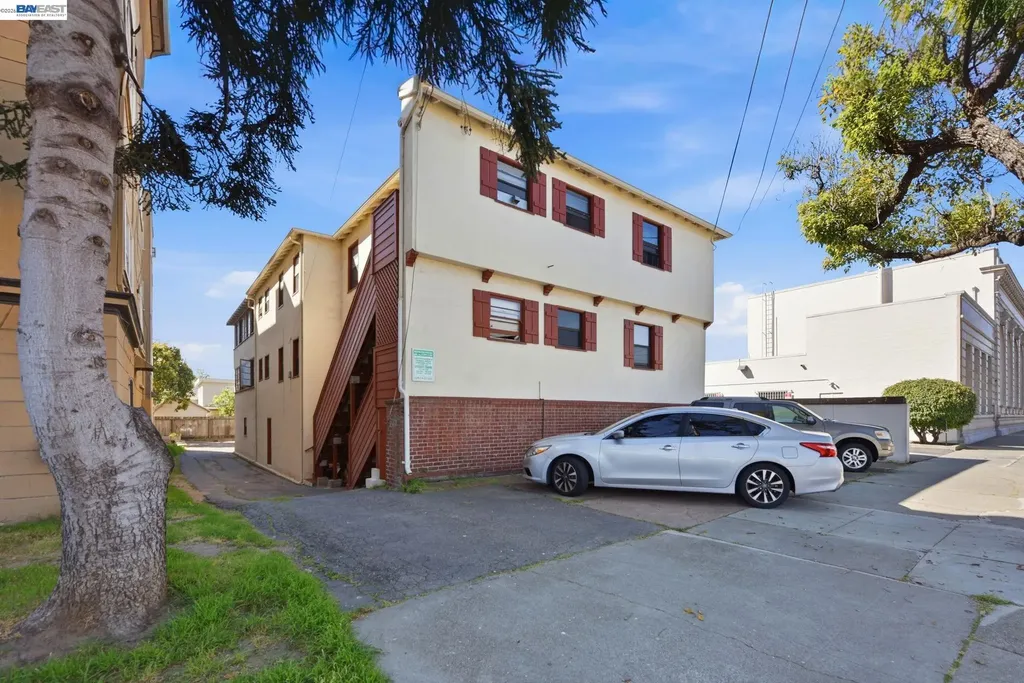 712 Santa Clara Avenue Alameda CA 94501