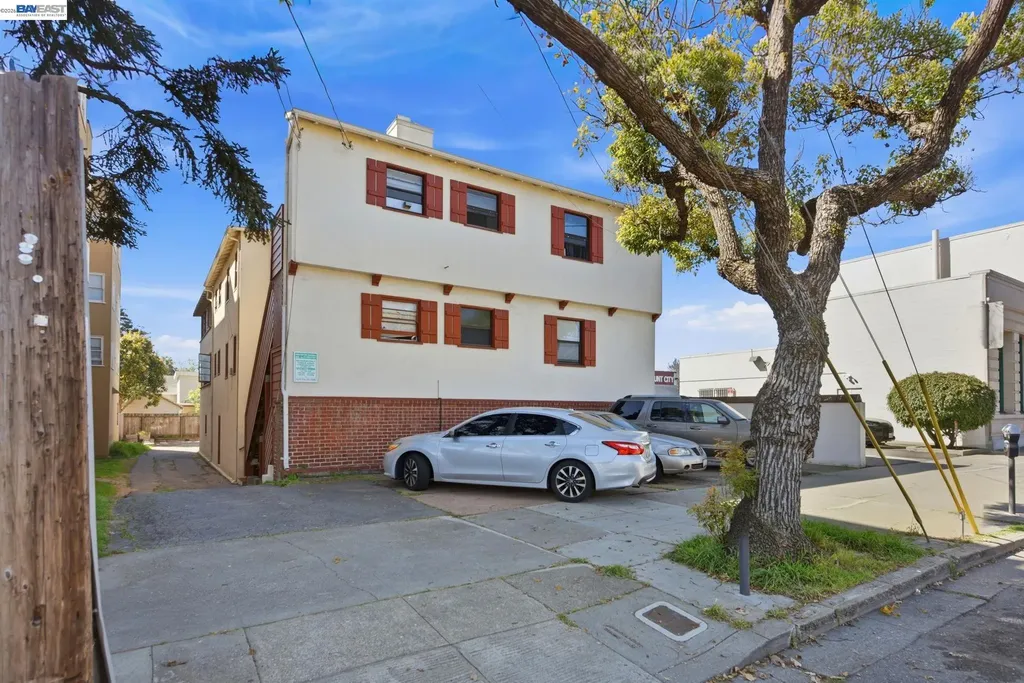 712 Santa Clara Avenue Alameda CA 94501
