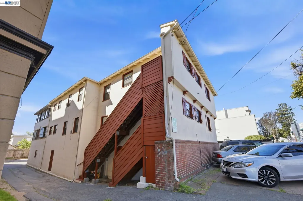712 Santa Clara Avenue Alameda CA 94501
