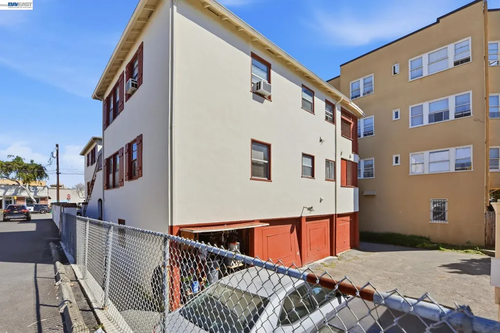712 Santa Clara Avenue Alameda CA 94501
