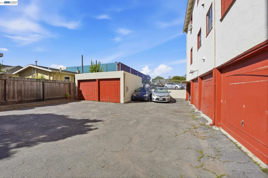 712 Santa Clara Avenue Alameda CA 94501