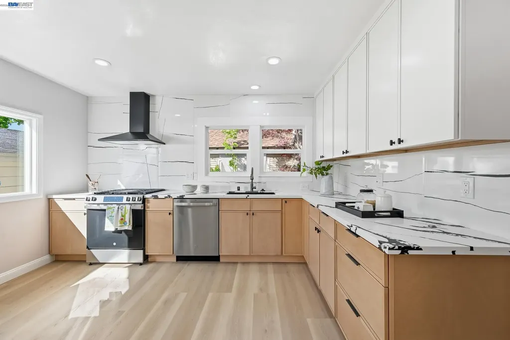 3277 Sterling Avenue Alameda CA 94501