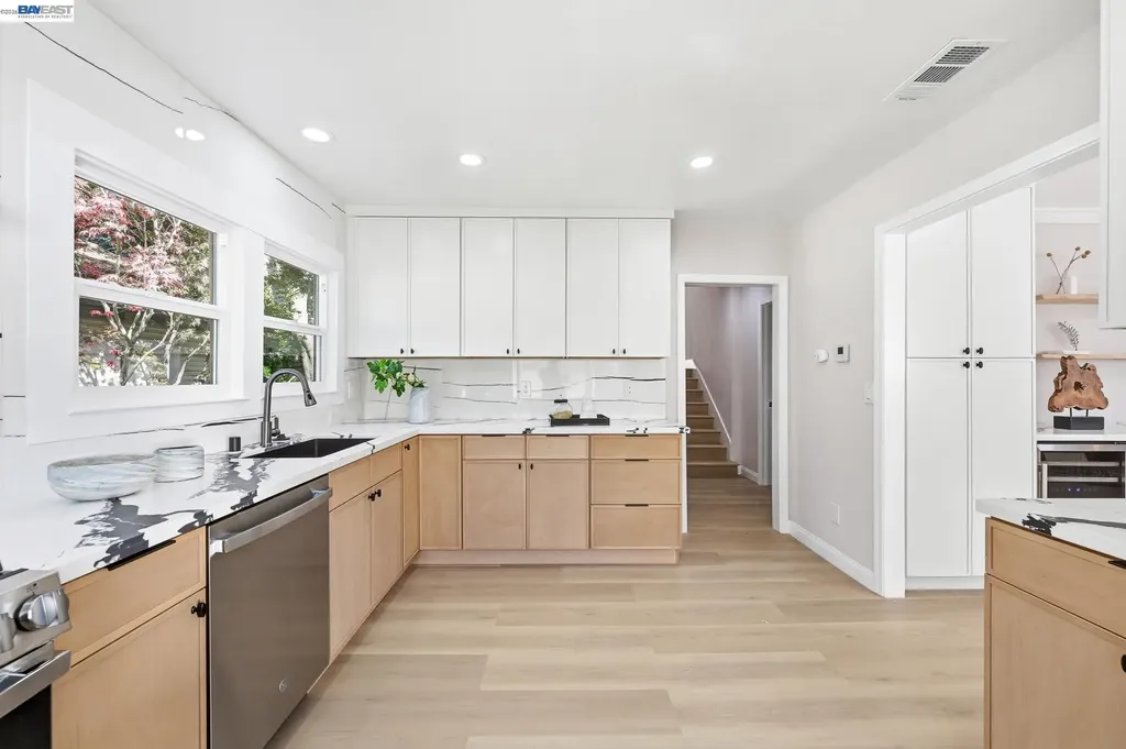 3277 Sterling Avenue Alameda CA 94501