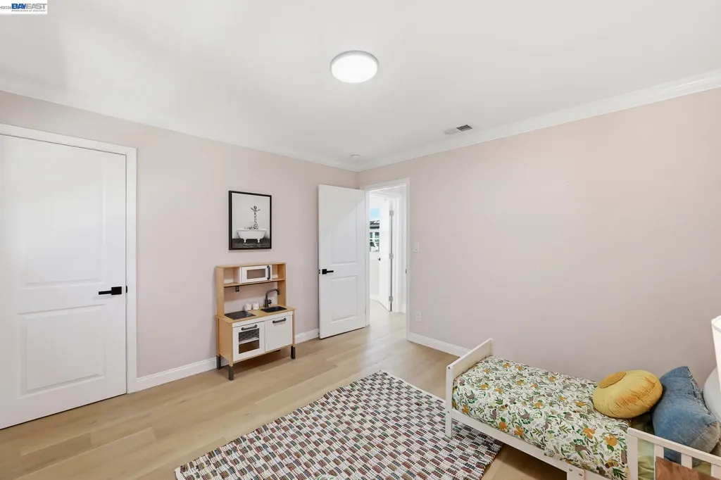 3277 Sterling Avenue Alameda CA 94501