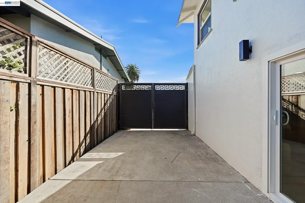 3277 Sterling Avenue Alameda CA 94501