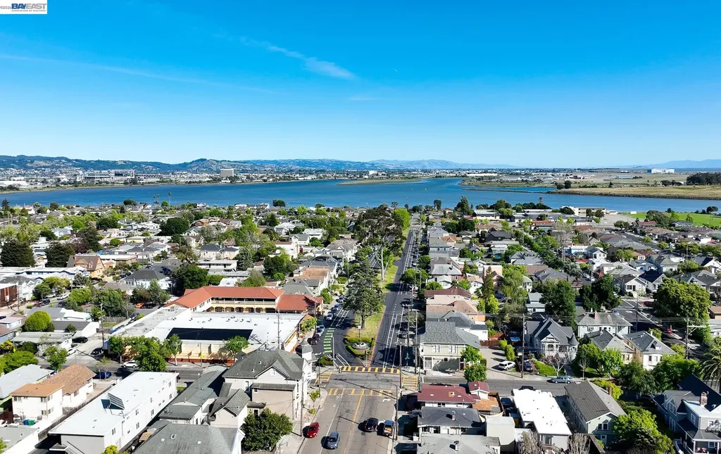 3277 Sterling Avenue Alameda CA 94501