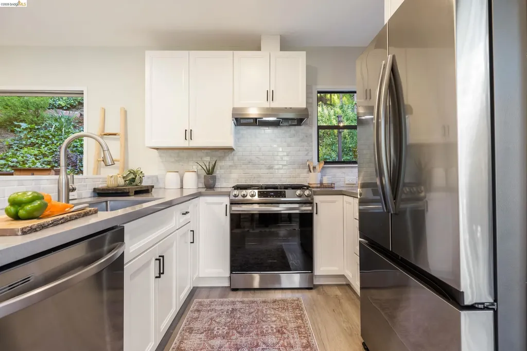 6211 Valley View Road Oakland CA 94611