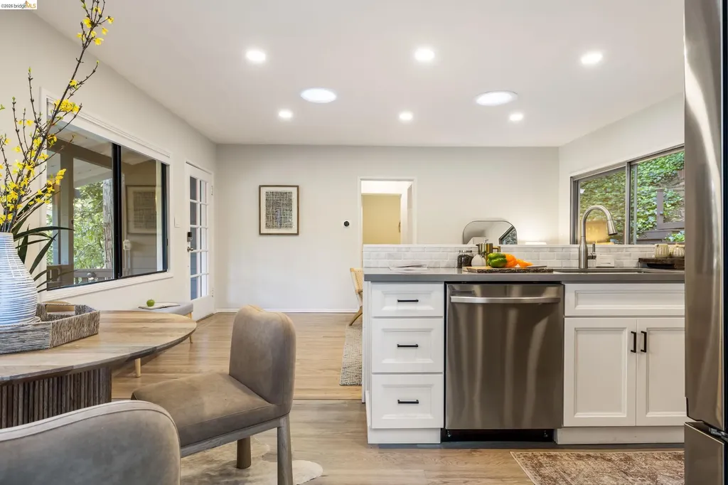6211 Valley View Road Oakland CA 94611