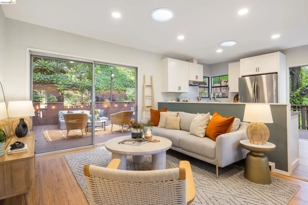 6211 Valley View Road Oakland CA 94611