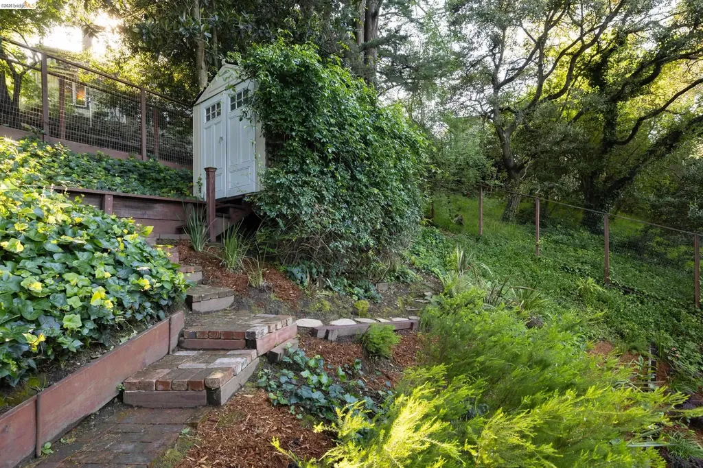 6211 Valley View Road Oakland CA 94611