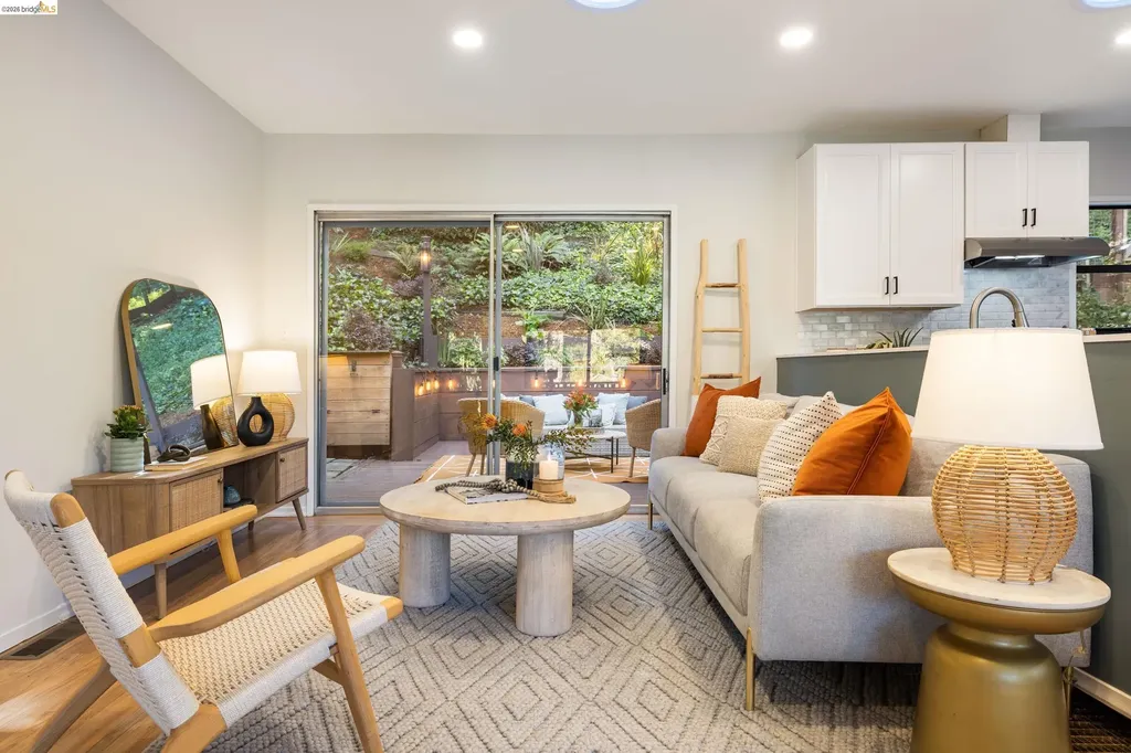 6211 Valley View Road Oakland CA 94611