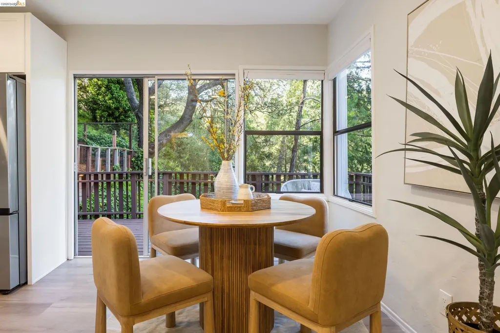 6211 Valley View Road Oakland CA 94611