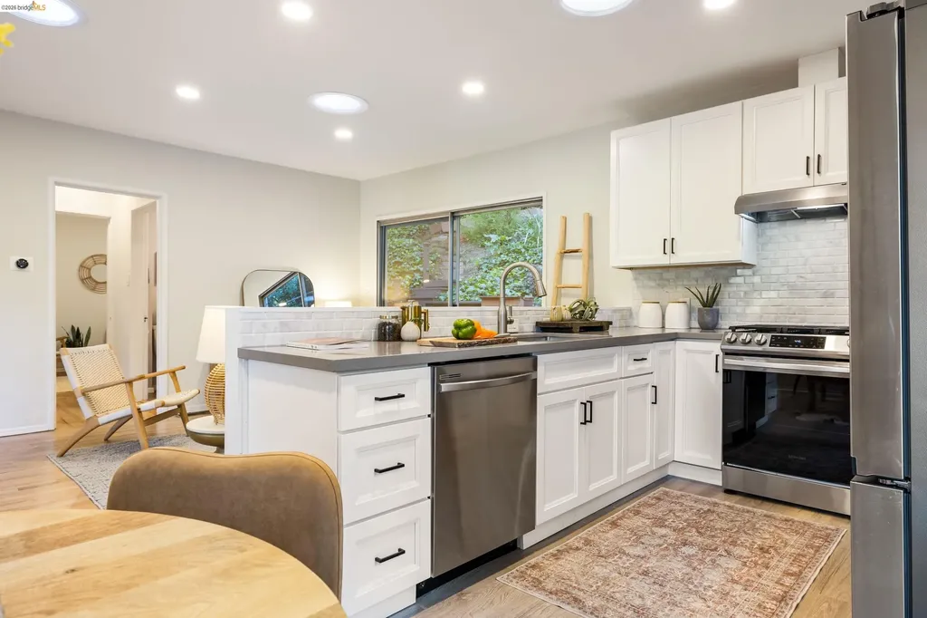 6211 Valley View Road Oakland CA 94611