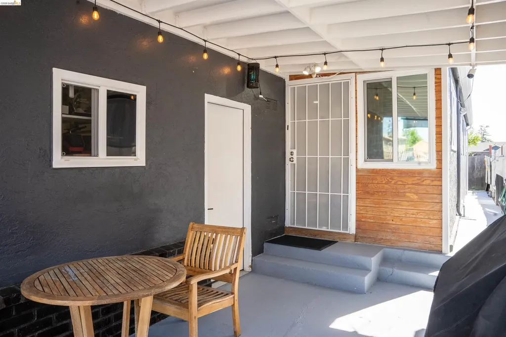 418 Douglas Avenue Oakland CA 94603
