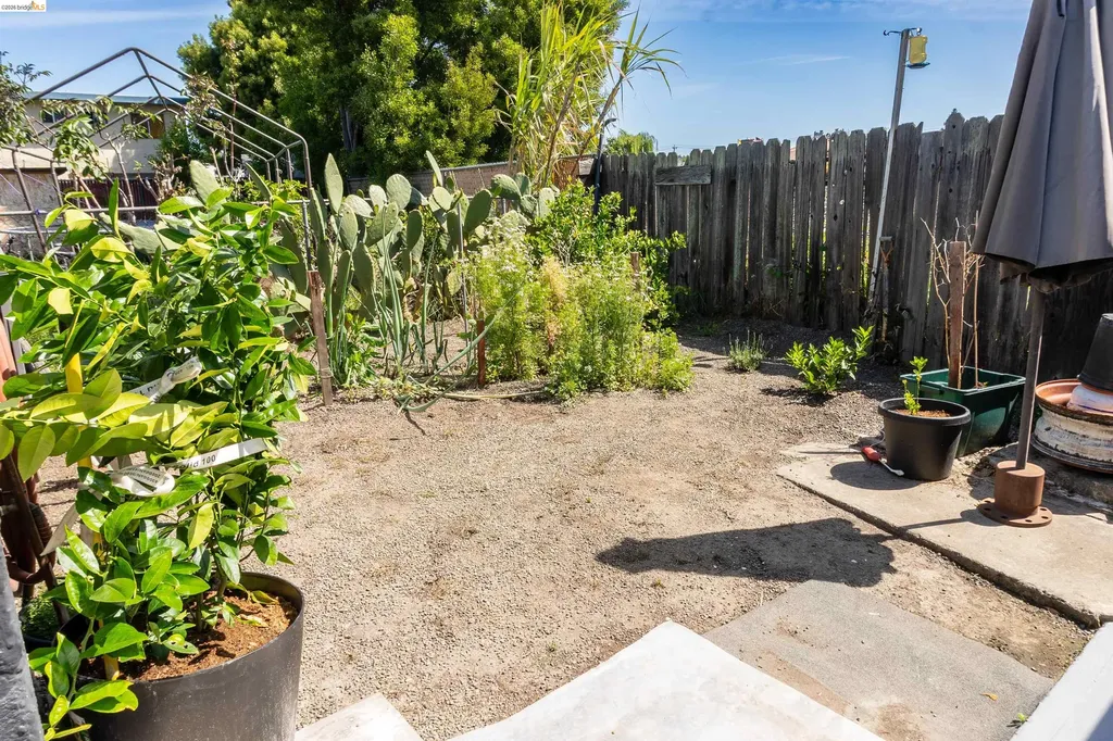 418 Douglas Avenue Oakland CA 94603