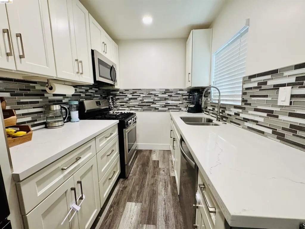 418 Douglas Avenue Oakland CA 94603