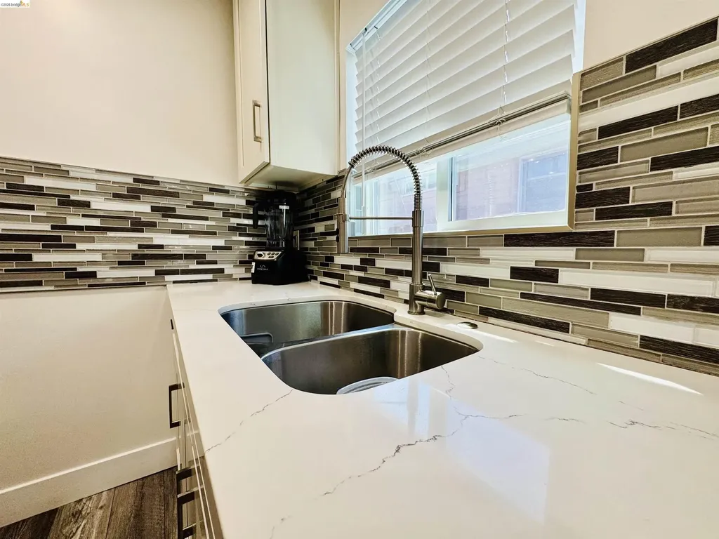 418 Douglas Avenue Oakland CA 94603
