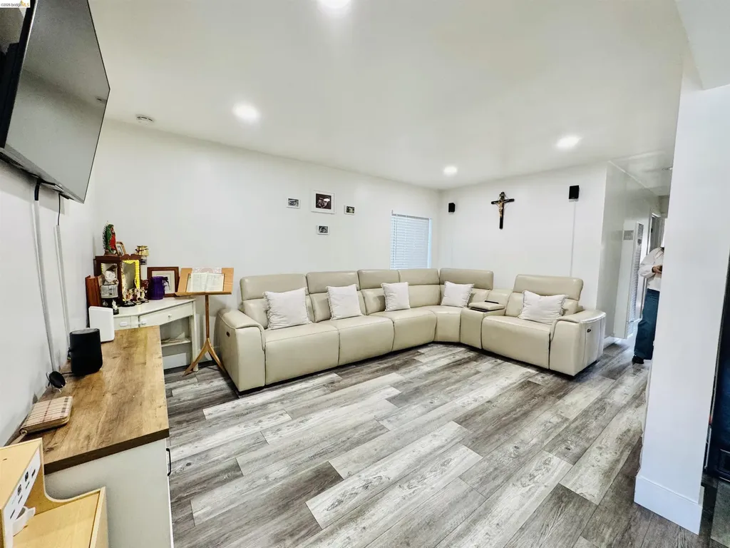 418 Douglas Avenue Oakland CA 94603