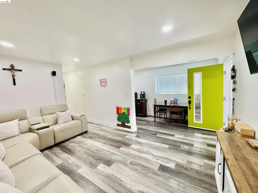 418 Douglas Avenue Oakland CA 94603