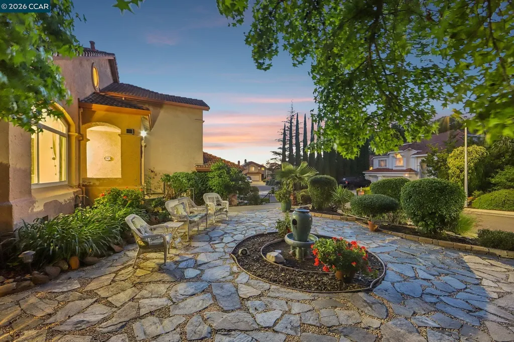 242 El Pueblo Place Clayton CA 94517