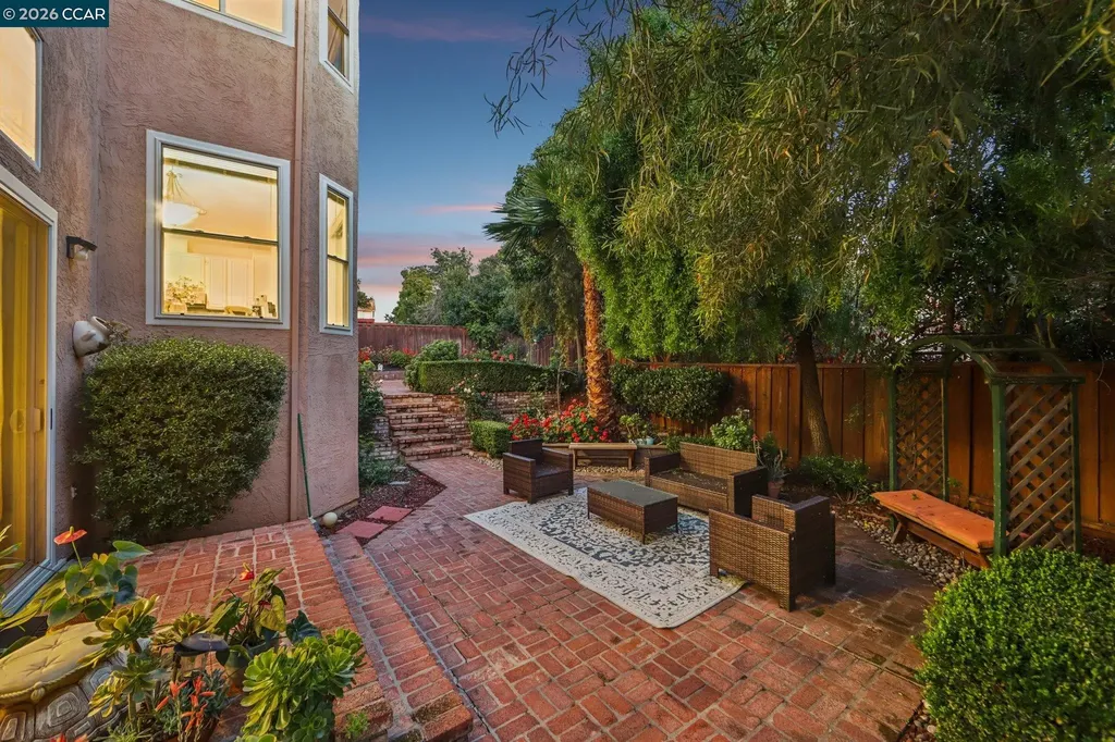 242 El Pueblo Place Clayton CA 94517