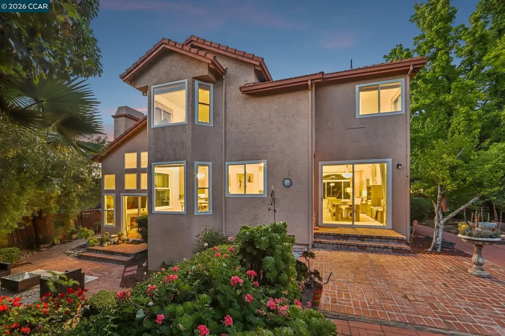 242 El Pueblo Place Clayton CA 94517
