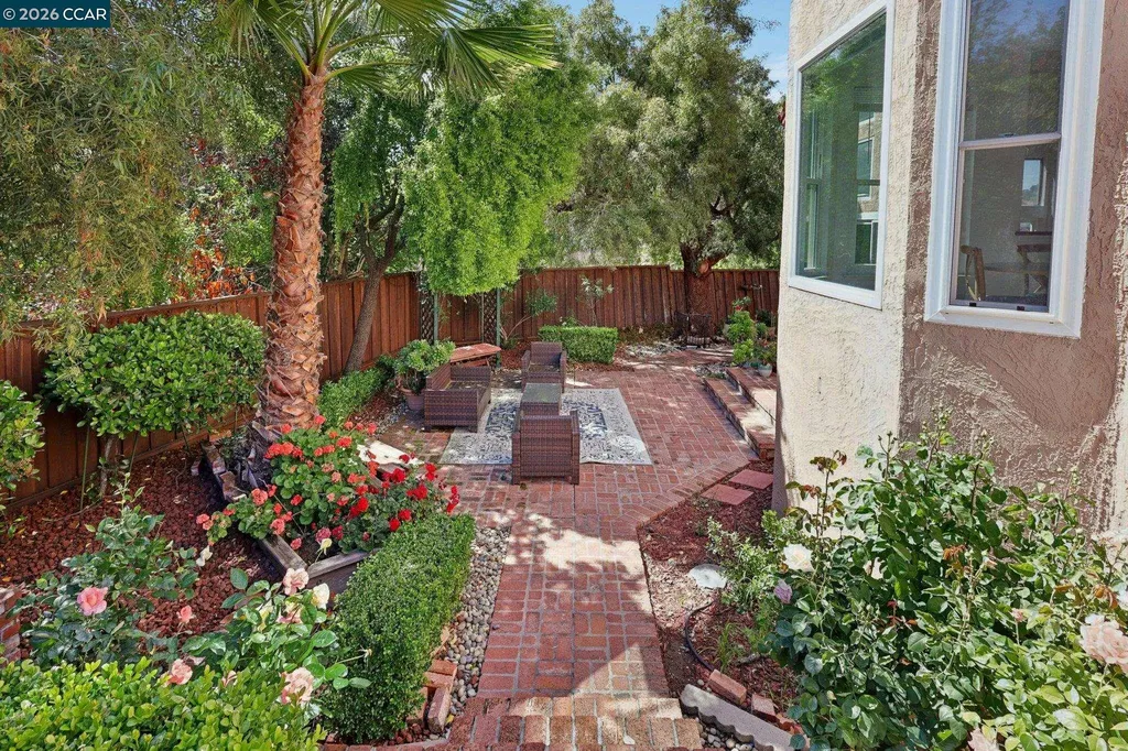 242 El Pueblo Place Clayton CA 94517
